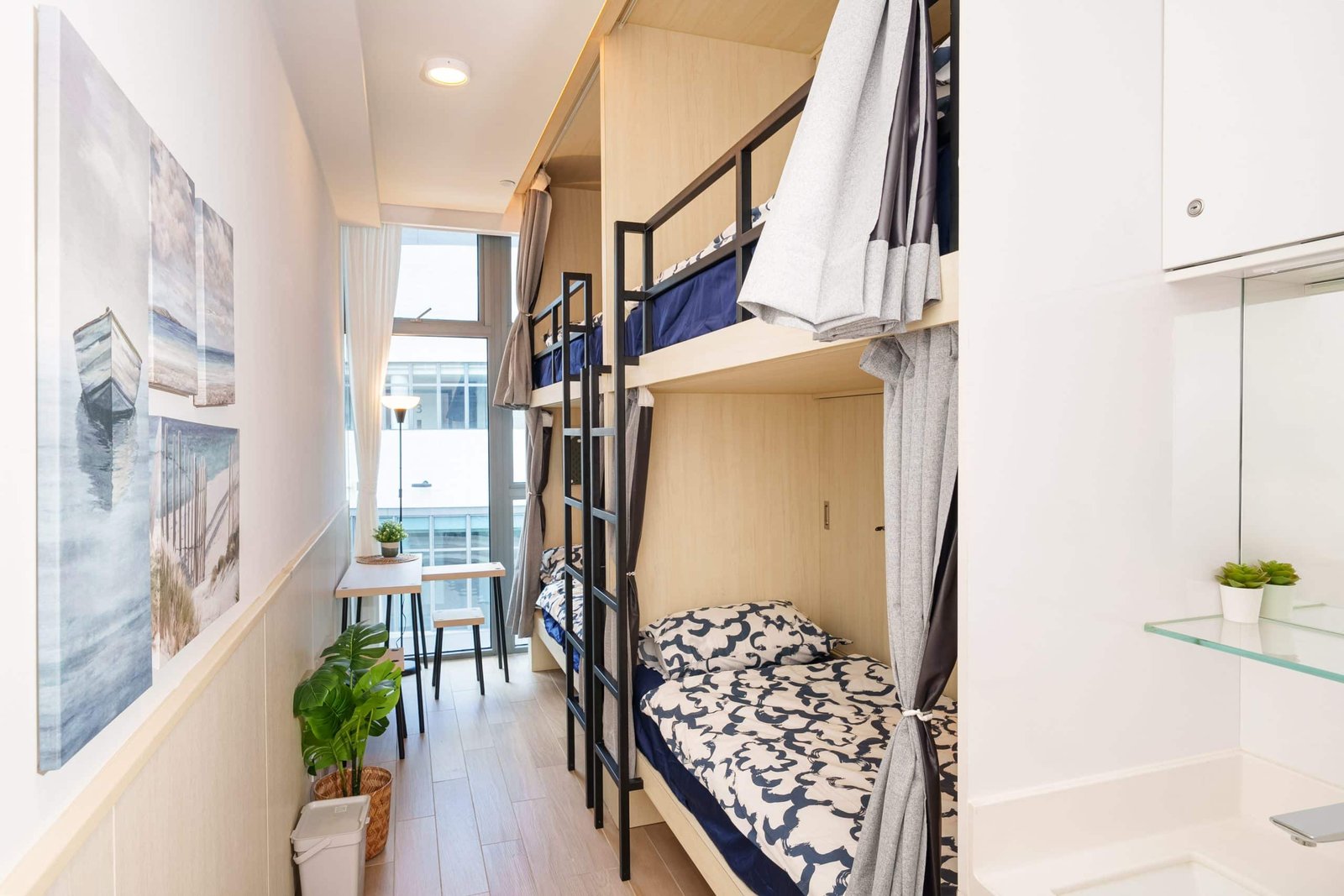 Quadruple Group Room